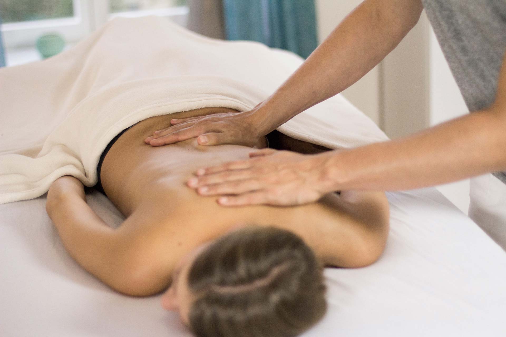 Pravaha Massage München, Ayurveda Tiefenentspannung, ganzheitlich erholen, Stress abbauen und neue Kraft tanken.